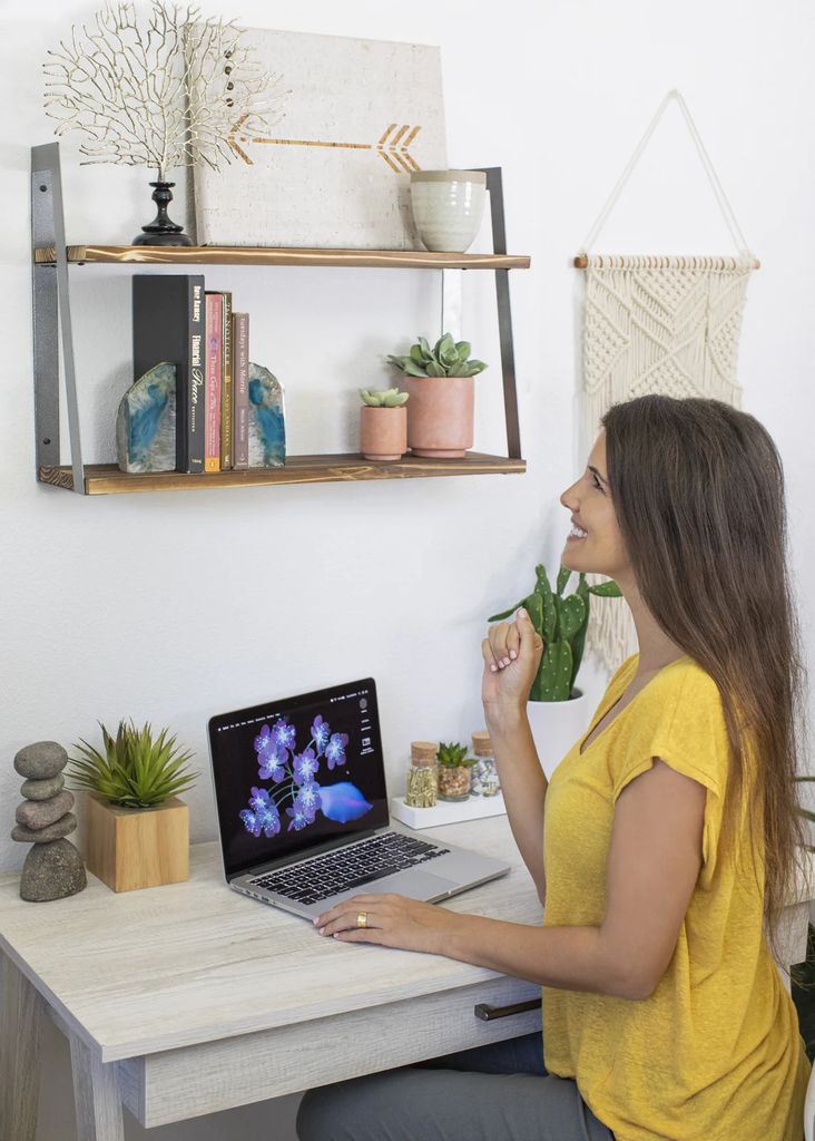 4 Useful Benefits of Floating Wall Shelves in Your Home Office